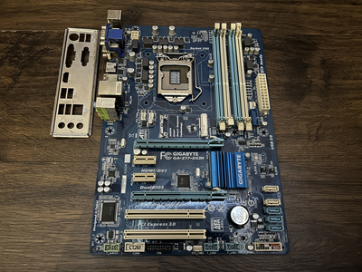 Материнская плата GIGABYTE GA-Z77-DS3H (s1155, Intel Z77) Б/У