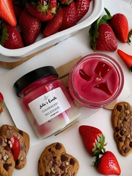 Гелева ароматична свічка Julia's Candle Strawberry Milkshake 200мл (38101043172)