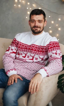 Мужской вязаный новогодний свитер с оленями 2094 S белый.