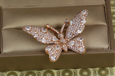 Брошь Xuping Jewelry бабочка Репейница 2,5 см золотистая