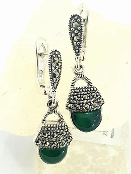 Серебряные серьги с нефритом и капельным серебром (75237)