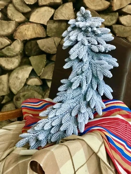 Штучна хвойна гірлянда з білим напиленням лита Хвоя Classic 120 см -