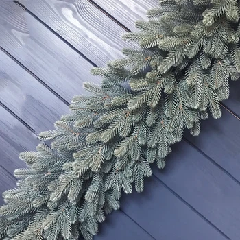 Голубая рождественская гирлянда из искусственной хвои литая Хвоя Traditional 120 см -