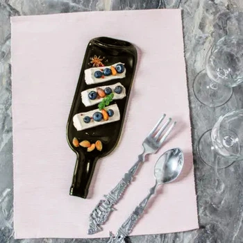Стеклянная тарелка из сплюснутой винной бутылки для подачи сыра мяса нарезок Mazhura стекло коричневый (mz692664)