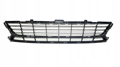 Решотка бампера Renault Megane 3 2014-2016 черная 622547366R (рено меган 3)