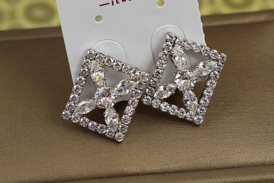 Серьги клипсы Xuping Jewelry Рандеву 1.5 см серебристые