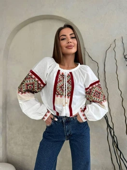 Жіноча вишита сорочка з круглою горловиною та червоним орнаментом M біла