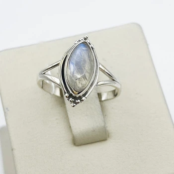 Кольцо серебряное с лунным камнем 16,5 2,36 г