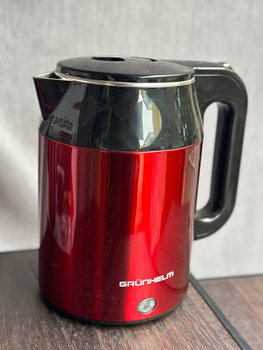 Електрочайник Grunhelm EKS-1921G з нержавіючої сталі на 1,8 л 1500 Вт Червоний