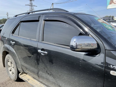 Дефлекторы окон (ветровики) Toyota Hilux / 4Runner 2004 -2015 4D (HIC)