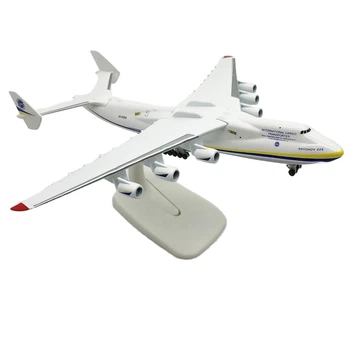 Металева модель літака АН-225 Мрія 1:400