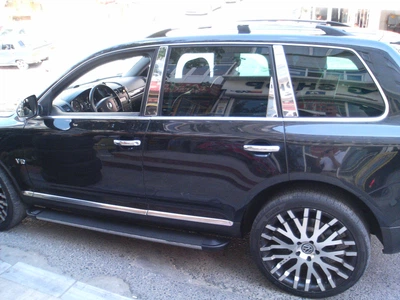 Volkswagen Touareg (2010-) Накладки на дверные стойки 6шт, (6454525)