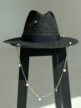 Шляпа Федора женская D.Hats из рафия с цепью золото с сердцами черная