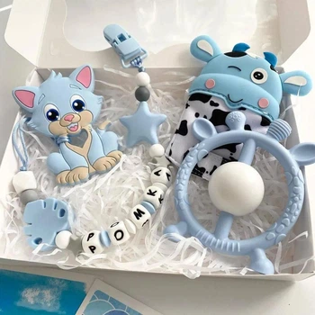 Подарочный набор для новорожденных с именной игрушкой грызунком Котик, на выписку, крестины, полгода, для мальчика.