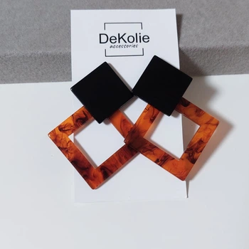 Cерьги ромбы пластиковые MK0856 DeKolie коричневый с черным