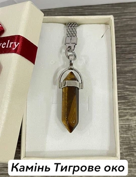 Кулон с натуральным камнем Тигровый глаз коричневый в форме кристалла шестигранника на брелоке для ключей сталь в сувенирной коробочке (11538)