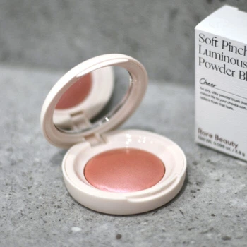 Сяючі рум'яна Rare Beauty Soft Pinch Luminous Powder Blush у відтінку Cheer