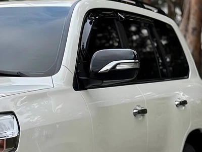 Крышки зеркал с повторителем для Toyota Land Cruiser 200, белые, стиль 2016