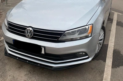 Volkswagen Jetta (2011-2018) Черная накладка на передний бампер Lip