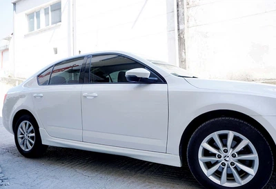 Боковые пороги DPT для Skoda Octavia III A7 (2013-2019 гг), черный глянец, пороги для Octavia A7
