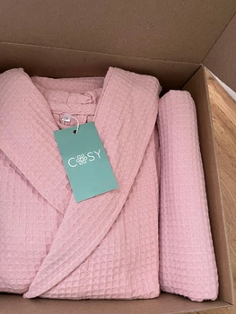 Подарочный набор от COSY Халат вафельный с капюшоном M и с полотенцем (розовые) в коробке (P-203+Cb111/M)