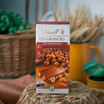 Шоколад молочний з цілим горіхом Lindt Les Grandes Haselnusse 150 гр