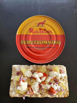 Сюрстрьомінг Surstromming Röda Ulven 400г банка (ферментований оселедець Surströmming сюрстремінг) (22199)