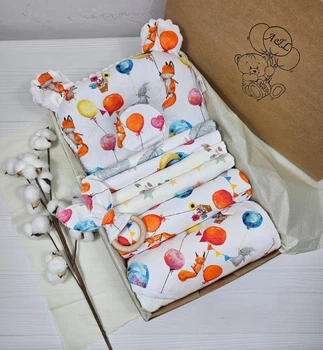 Набор для новорожденного: 5 пеленок, полотенце, грызунец a.l.babybox Лисички на шариках