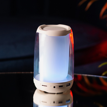 Портативная беспроводная мини колонка Bluetooth с микрофоном белого цвета для телефона