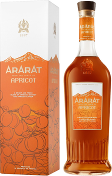 Спиртный напиток ARARAT Apricot 0.5 л 30% в подарочной упаковке (4850001007739N)