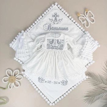 Крестильный набор для девочки Family Tradition велюровая махра велюр с вышивкой белый Серебристые петушки