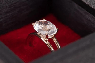 Золотое кольцо с розовым кварцем 22 K-0028