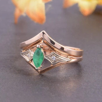 Набор из двух колец из красного золота с изумрудом 18 K-0154