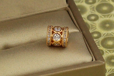 Кулон шарм Xuping Jewelry для тонкой цепи или браслета с крупными камнями по центру 8 мм золотистый