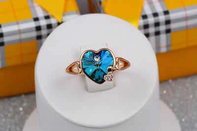 Кольцо Xuping Jewelry сердечко Сваровски голубое в ободке р 17 золотистое