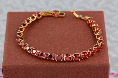 Браслет Xuping Jewelry з червоними каменями в квадратній оправі 17 см 6 мм золотистий