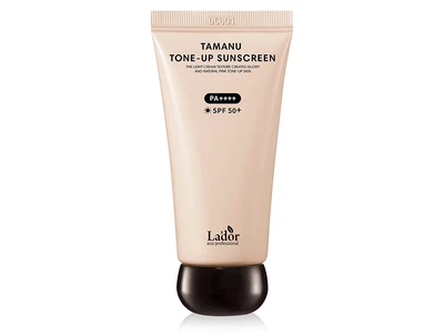 Осветляющий солнцезащитный крем для лица с маслом таману Lador Tamanu Tone-Up Sunscreen SPF 50+ PA++++, 50мл (8809982980100)