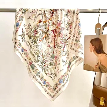 Мягкий женский платок Fasion Scarf с цветочным принтом 70х70см Молочно - красный