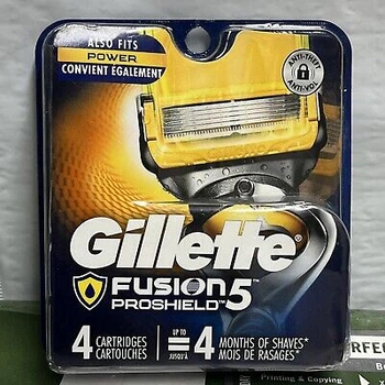 Сменнные лезвия для бритвы Gillette Fusion 5 ProShield 4 штуки