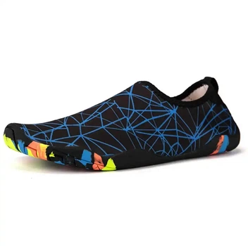 Обувь для пляжа и кораллов аквашузы Diving shoes черные с синими треугольниками 41 ( 25,8 см ) 121
