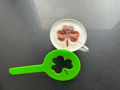 "Удача Лепрекона у Твоїй Чашці": Трафарет Конюшина (Shamrock) для Кави. Aivory