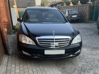 Решетка радиатора AMG для Mercedes-Benz S-класса W221: стиль и мощь