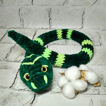 Мягкая игрушка ручной работы вязаная амигуруми Hand Made Змея из плюша символ года 2025 длина 65 см 202-60-7