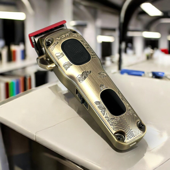 Аккумуляторная машинка для стрижки VGR V-027Gold 8 насадок 7000 RPM 2600 mAh LED display