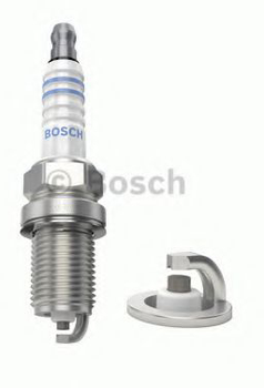 Комплект свечей зажигания Bosch (0 242 235 912)