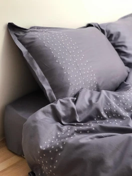 Комплект постільної білизни Cozy темно-сірий з вишитими білими зірками Односпальний 140*200 см, простирадло 130*240 без резинки