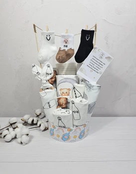 Букет подарков для малышей с пледом пеленками и аксессуарами a.l.babybox Милк