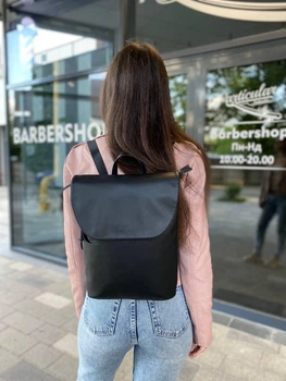 Жіночий рюкзак портфель в чорній екошкірі матовий з клапаном Town Style Yr mini