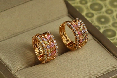 Сережки Xuping Jewelry родюче поле з різнокольоровими каменями 1,5 см золотисті