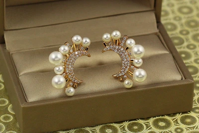Серьги Xuping Jewelry месяц с жемчугом 2,6 см золотистые